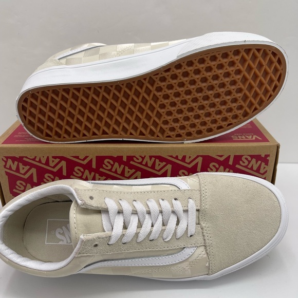 Vans Men’s Old Skool
Satin Checkerboard Turtle Sneakers 
VN000D5NDJR - Picture 4 of 16